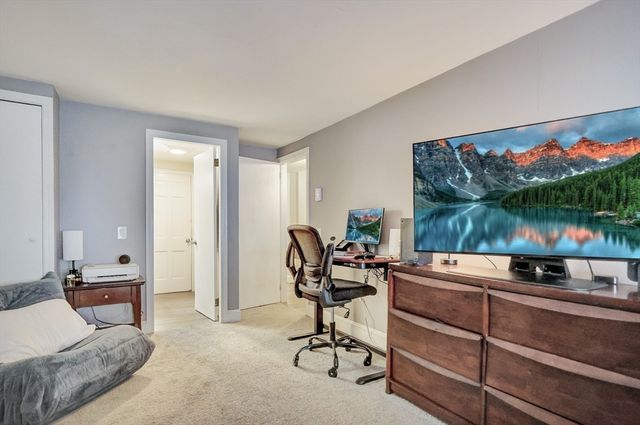 1401 Great Pond Rd 6, North Andover, MA 01845