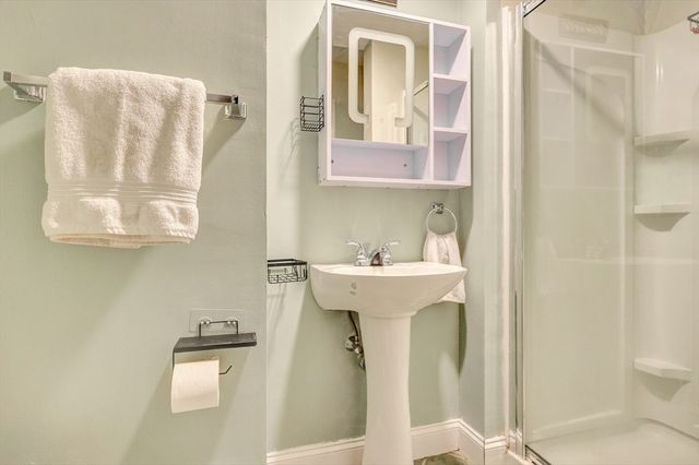 1401 Great Pond Rd 6, North Andover, MA 01845