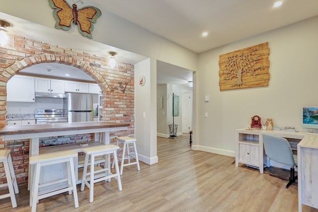 1401 Great Pond Rd 6, North Andover, MA 01845