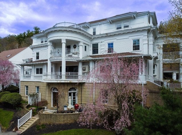 1401 Great Pond Rd 6, North Andover, MA 01845