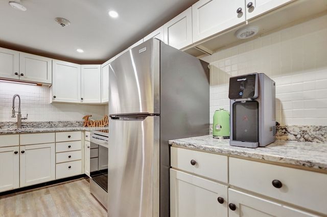 1401 Great Pond Rd 6, North Andover, MA 01845