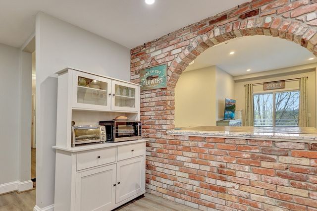 1401 Great Pond Rd 6, North Andover, MA 01845