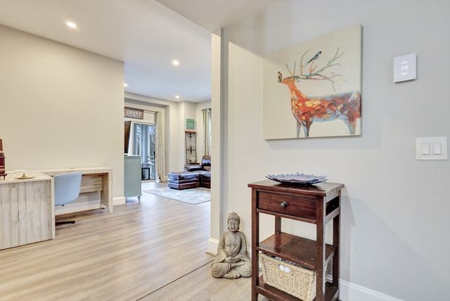 1401 Great Pond Rd 6, North Andover, MA 01845