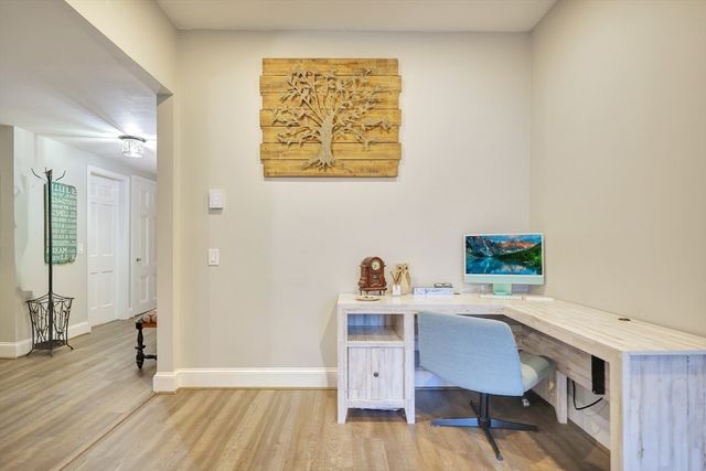 1401 Great Pond Rd 6, North Andover, MA 01845