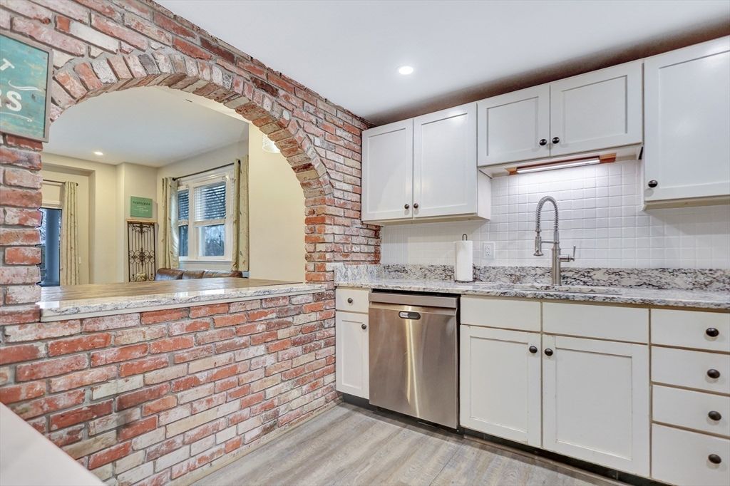 1401 Great Pond Rd 6, North Andover, MA 01845