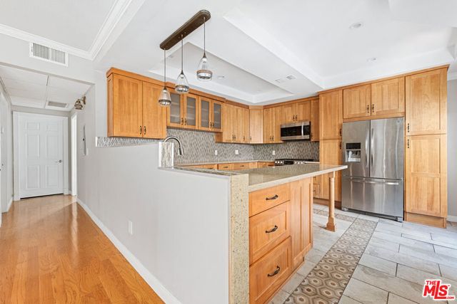 14937 Dickens Street 109, Sherman Oaks, CA 91403