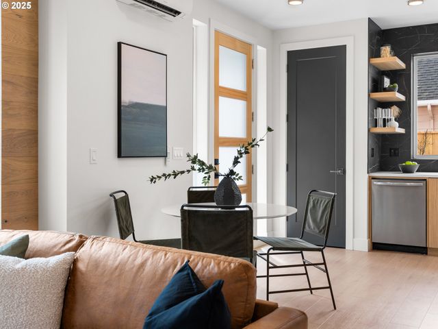 5169 Se 28th Ave 1, Portland, OR 97202