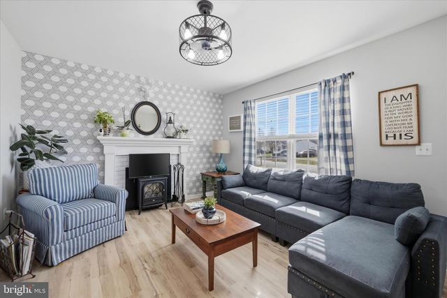 73 EISENHOWER CIR, Inwood, WV 25428