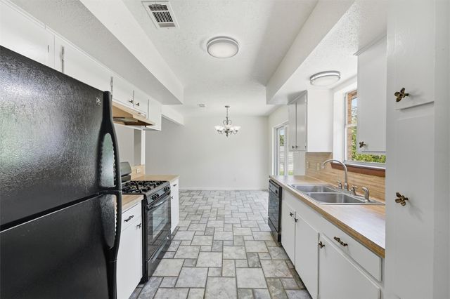 20 Ash Park Drive, Coldspring, TX 77331