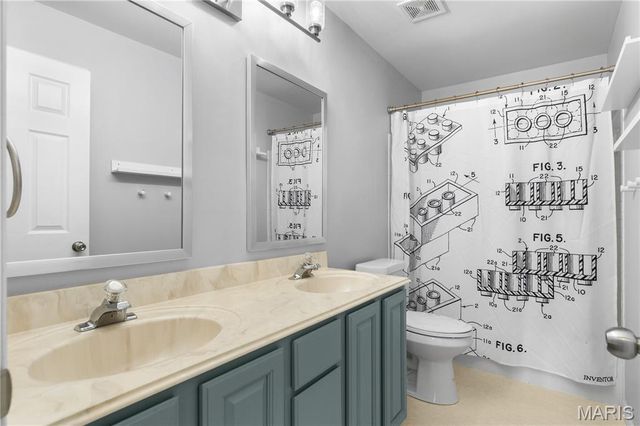 37 Meadow Spring Drive, St Charles, MO 63303
