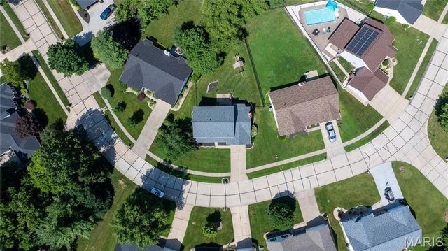 37 Meadow Spring Drive, St Charles, MO 63303