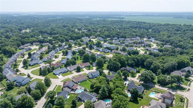 37 Meadow Spring Drive, St Charles, MO 63303