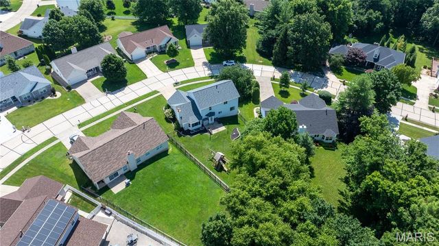 37 Meadow Spring Drive, St Charles, MO 63303
