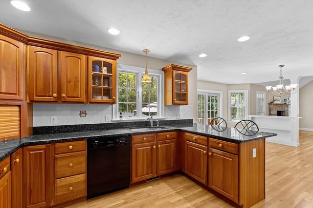 5 Summerwind Ln, Falmouth, MA 02556