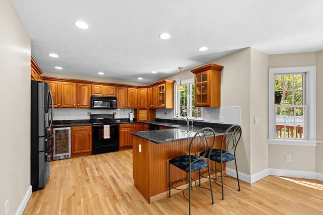 5 Summerwind Ln, Falmouth, MA 02556