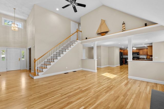 5 Summerwind Ln, Falmouth, MA 02556