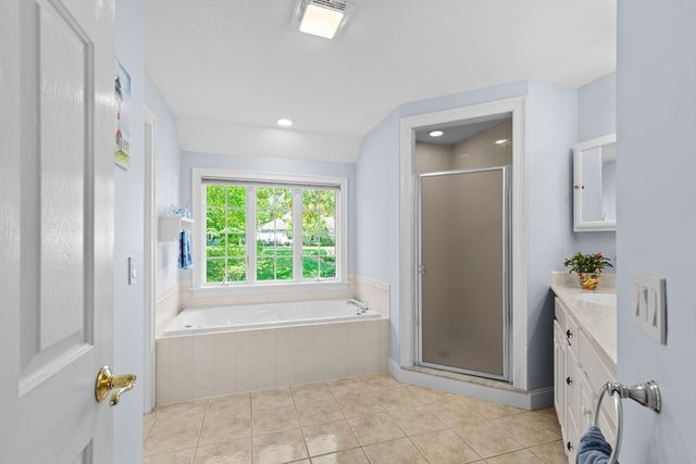 5 Summerwind Ln, Falmouth, MA 02556