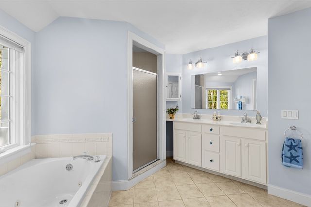 5 Summerwind Ln, Falmouth, MA 02556