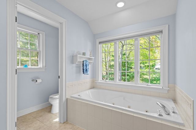 5 Summerwind Ln, Falmouth, MA 02556