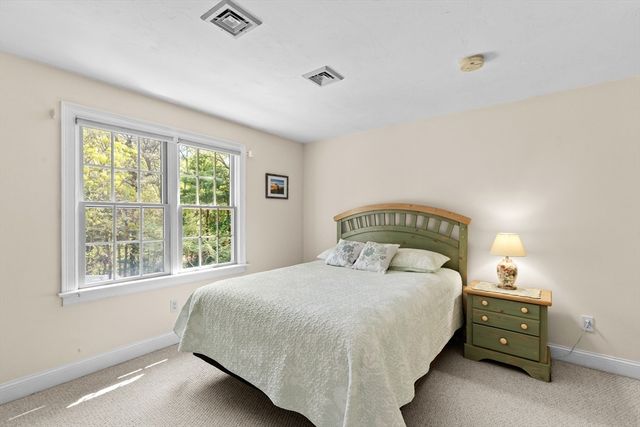 5 Summerwind Ln, Falmouth, MA 02556