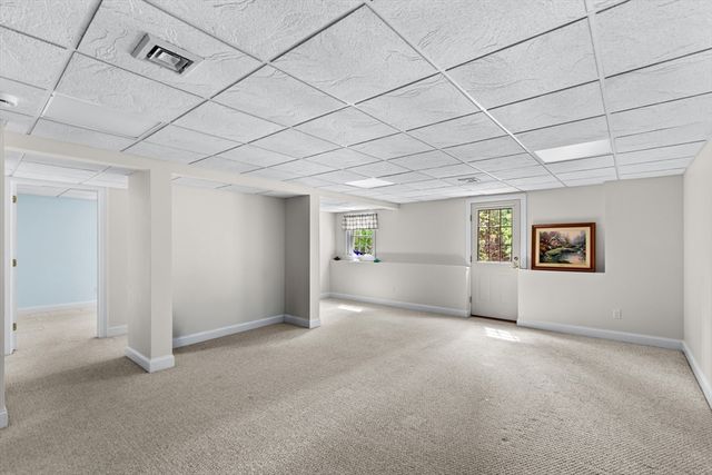 5 Summerwind Ln, Falmouth, MA 02556