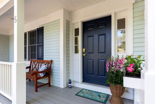 5 Summerwind Ln, Falmouth, MA 02556