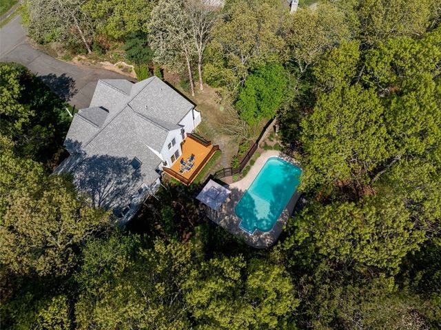 5 Summerwind Ln, Falmouth, MA 02556