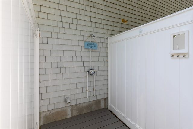 5 Summerwind Ln, Falmouth, MA 02556