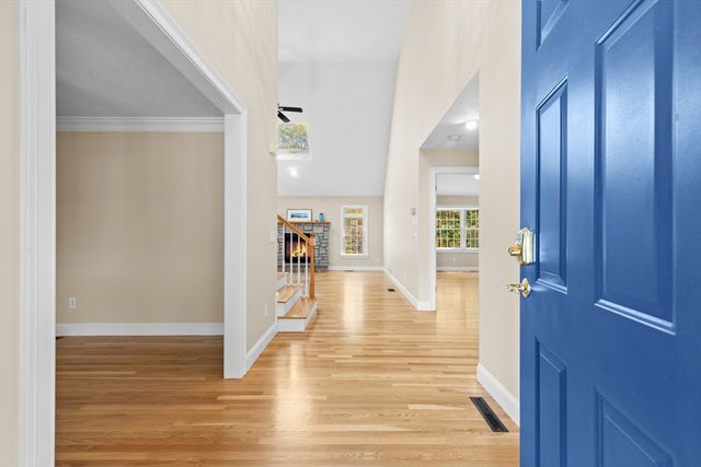 5 Summerwind Ln, Falmouth, MA 02556