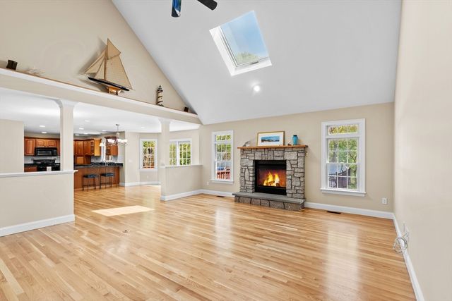 5 Summerwind Ln, Falmouth, MA 02556