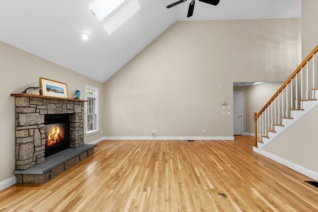 5 Summerwind Ln, Falmouth, MA 02556