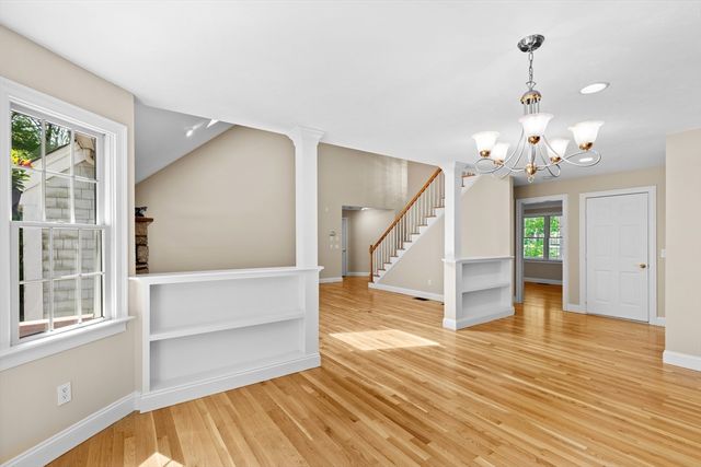 5 Summerwind Ln, Falmouth, MA 02556