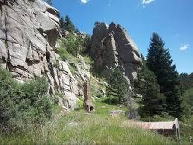 352 McConnell Dr, Lyons, CO 80540
