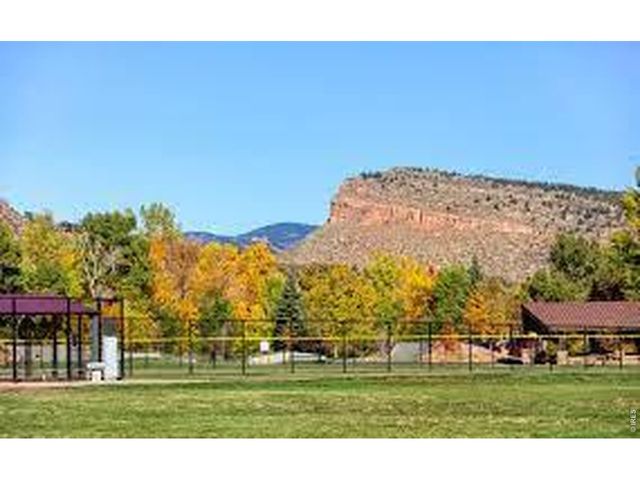 352 McConnell Dr, Lyons, CO 80540