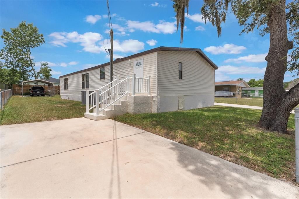 Image 1 of property listing at 127 E NORTHSIDE DRIVE, Lake Wales, FL 33853