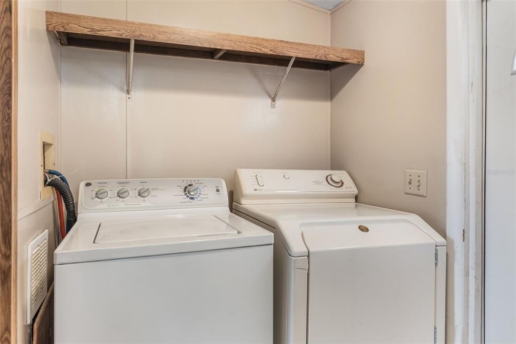 Image 18 of property listing at 127 E NORTHSIDE DRIVE, Lake Wales, FL 33853