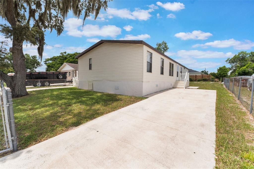 Image 2 of property listing at 127 E NORTHSIDE DRIVE, Lake Wales, FL 33853