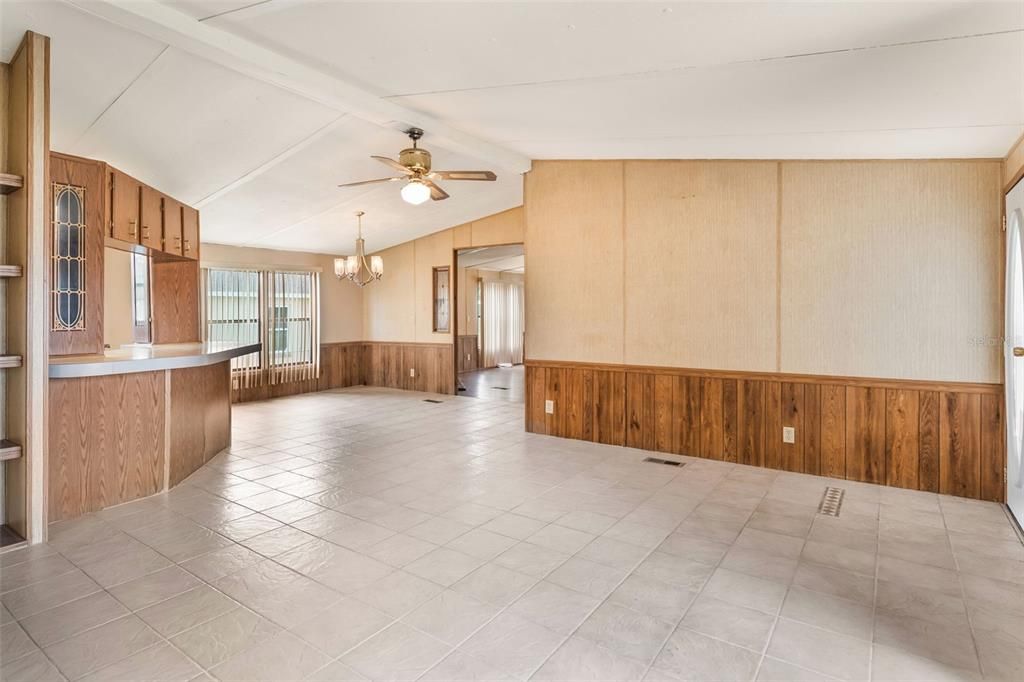 Image 4 of property listing at 127 E NORTHSIDE DRIVE, Lake Wales, FL 33853