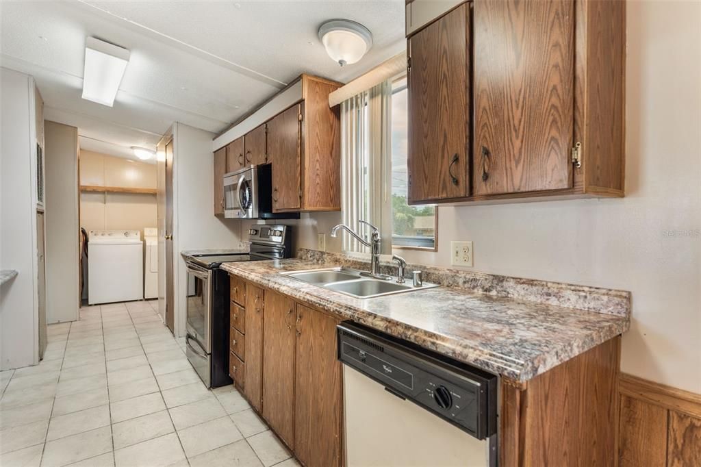 Image 8 of property listing at 127 E NORTHSIDE DRIVE, Lake Wales, FL 33853