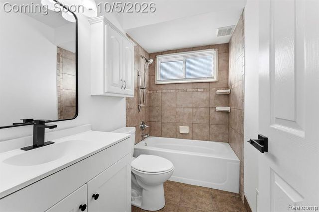 31700 Lafler Drive, Rockwood, MI 48173