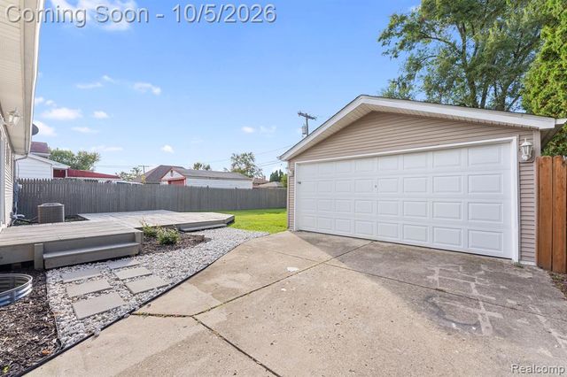 31700 Lafler Drive, Rockwood, MI 48173