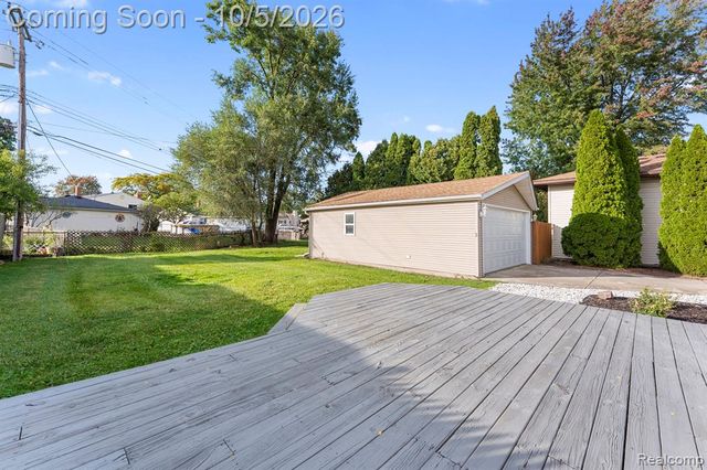 31700 Lafler Drive, Rockwood, MI 48173
