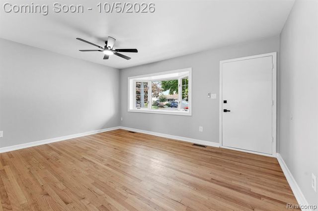 31700 Lafler Drive, Rockwood, MI 48173