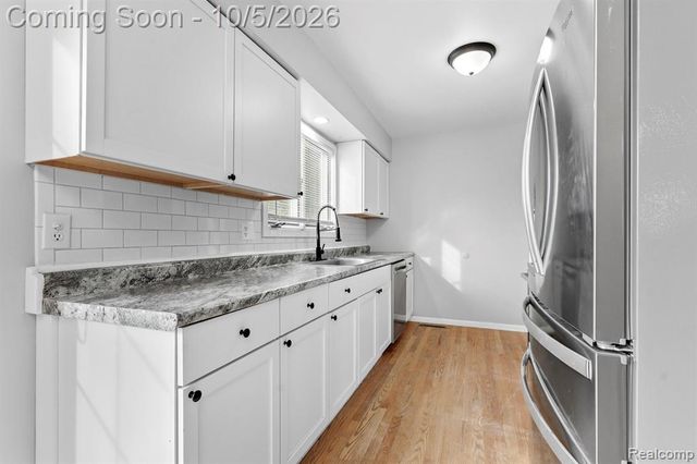 31700 Lafler Drive, Rockwood, MI 48173