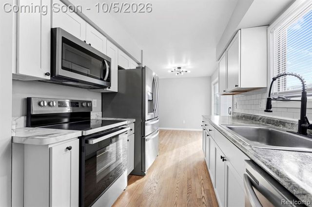 31700 Lafler Drive, Rockwood, MI 48173