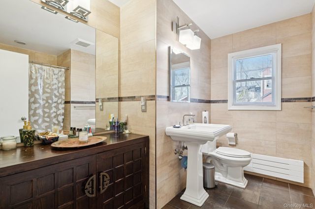 6 Saint George Road, Great Neck, NY 11021