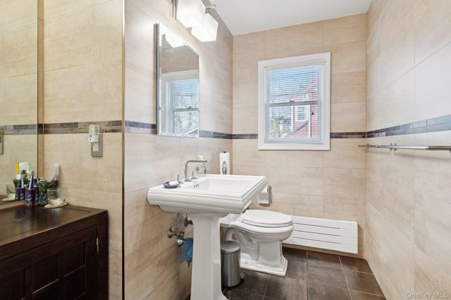 6 Saint George Road, Great Neck, NY 11021