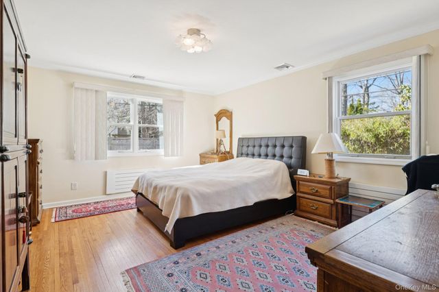 6 Saint George Road, Great Neck, NY 11021