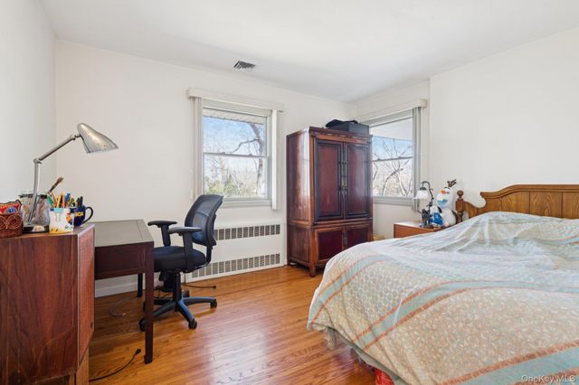 6 Saint George Road, Great Neck, NY 11021