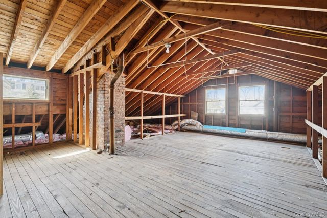 6 Saint George Road, Great Neck, NY 11021